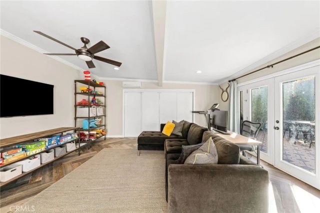 6160 San Vicente Boulevard, Los Angeles, CA 90048