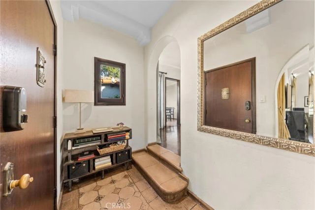 6160 San Vicente Boulevard, Los Angeles, CA 90048