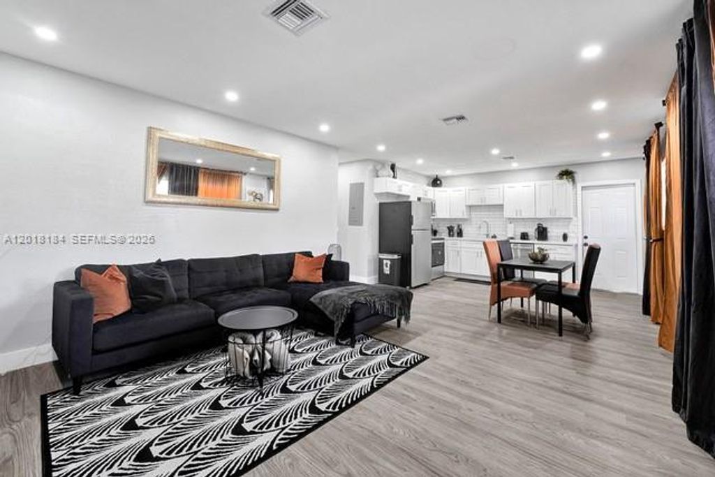 1324 NE 151st St 1324, North Miami Beach, FL 33162