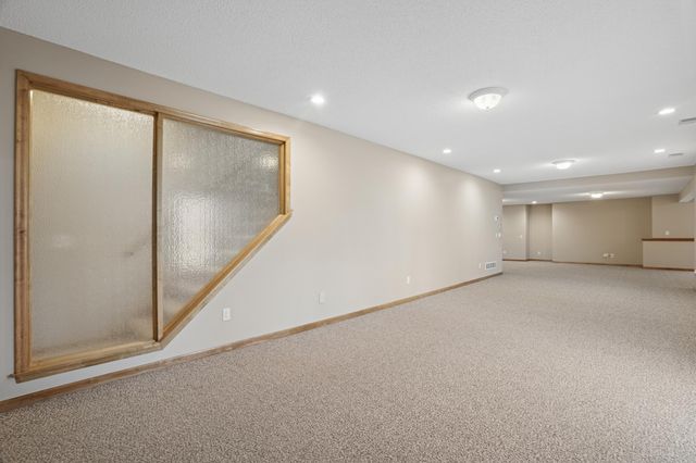8781 Royal Court NW, Anoka, MN 55303