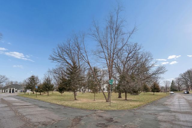 8781 Royal Court NW, Anoka, MN 55303