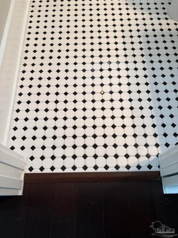 520 W Gregory St, Pensacola, FL 32502