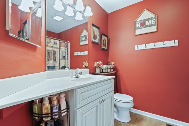 2803 Rutland Circle 102, Naperville, IL 60564