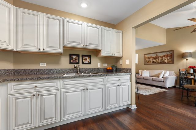 2803 Rutland Circle 102, Naperville, IL 60564