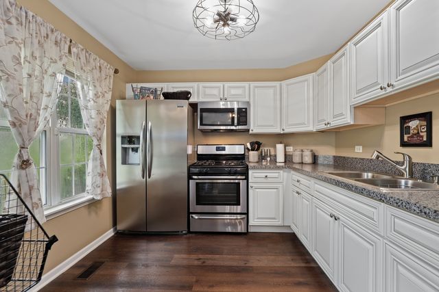 2803 Rutland Circle 102, Naperville, IL 60564