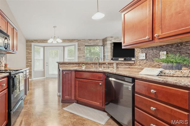 29 Great Owls Way, Winfield, MO 63389