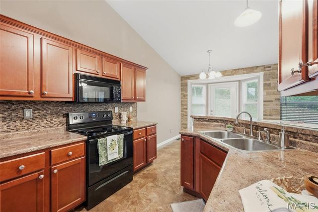 29 Great Owls Way, Winfield, MO 63389