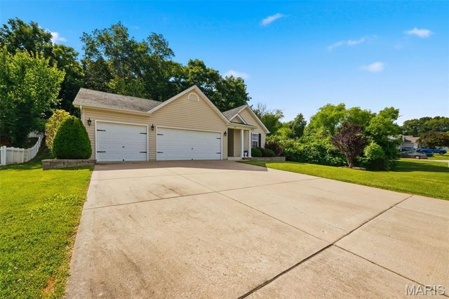 29 Great Owls Way, Winfield, MO 63389