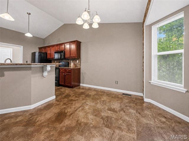 29 Great Owls Way, Winfield, MO 63389