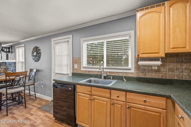 560 W Lincoln Avenue, Oakhurst, NJ 07755