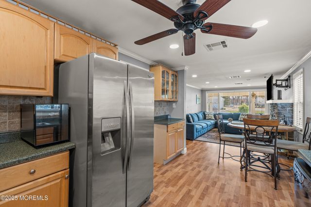 560 W Lincoln Avenue, Oakhurst, NJ 07755