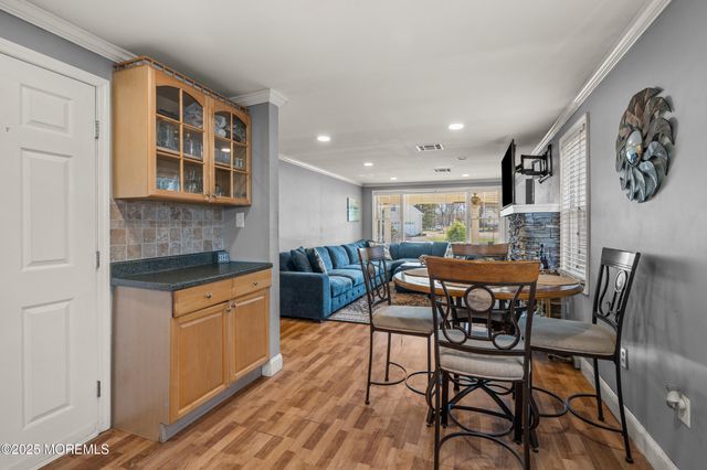 560 W Lincoln Avenue, Oakhurst, NJ 07755