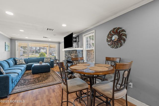 560 W Lincoln Avenue, Oakhurst, NJ 07755