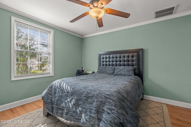 560 W Lincoln Avenue, Oakhurst, NJ 07755