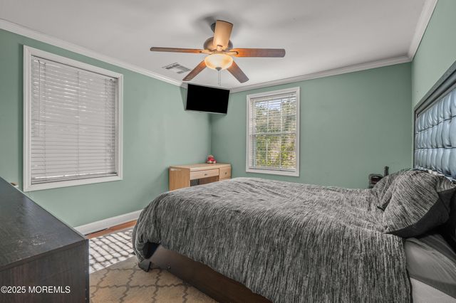 560 W Lincoln Avenue, Oakhurst, NJ 07755