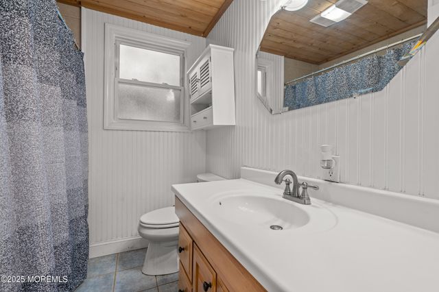 560 W Lincoln Avenue, Oakhurst, NJ 07755