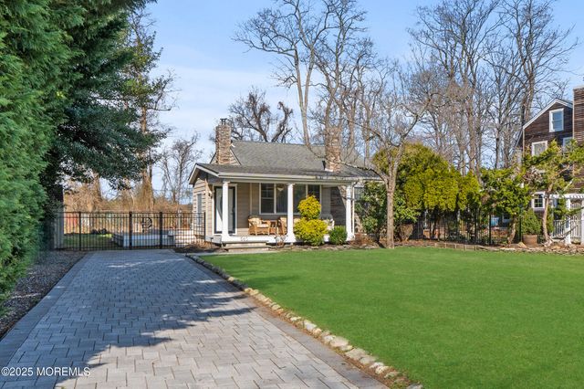 560 W Lincoln Avenue, Oakhurst, NJ 07755