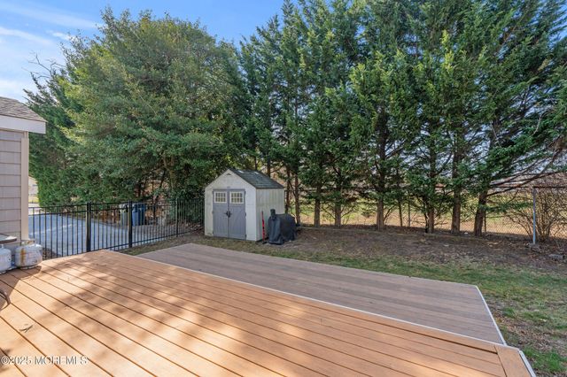 560 W Lincoln Avenue, Oakhurst, NJ 07755