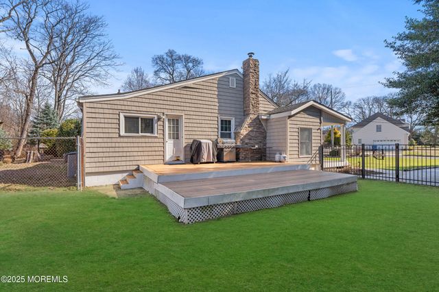 560 W Lincoln Avenue, Oakhurst, NJ 07755