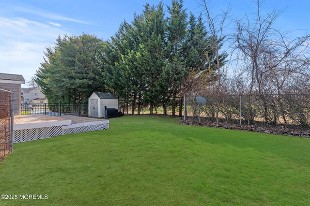 560 W Lincoln Avenue, Oakhurst, NJ 07755