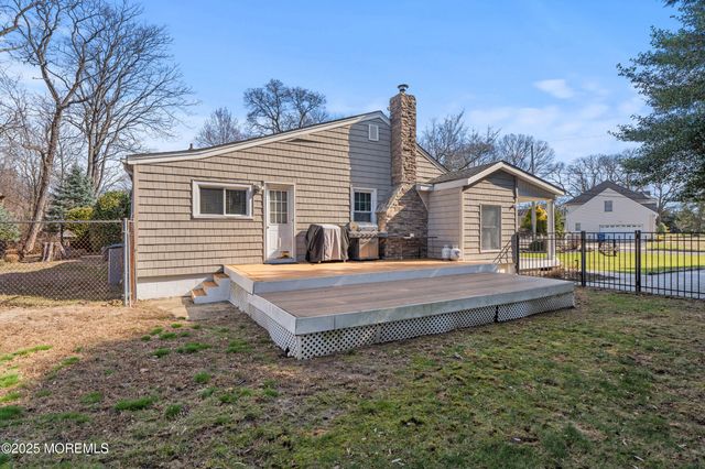 560 W Lincoln Avenue, Oakhurst, NJ 07755