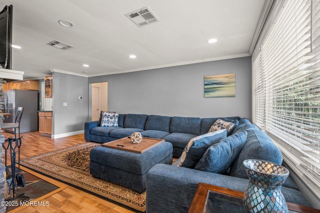 560 W Lincoln Avenue, Oakhurst, NJ 07755