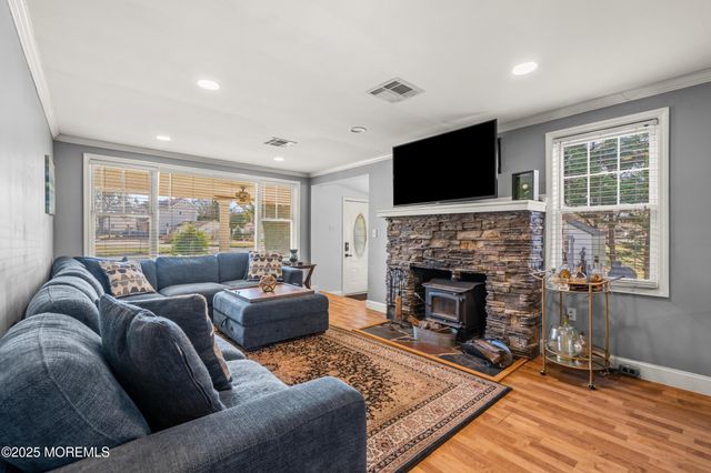 560 W Lincoln Avenue, Oakhurst, NJ 07755