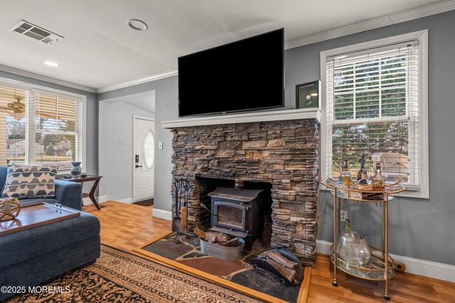 560 W Lincoln Avenue, Oakhurst, NJ 07755