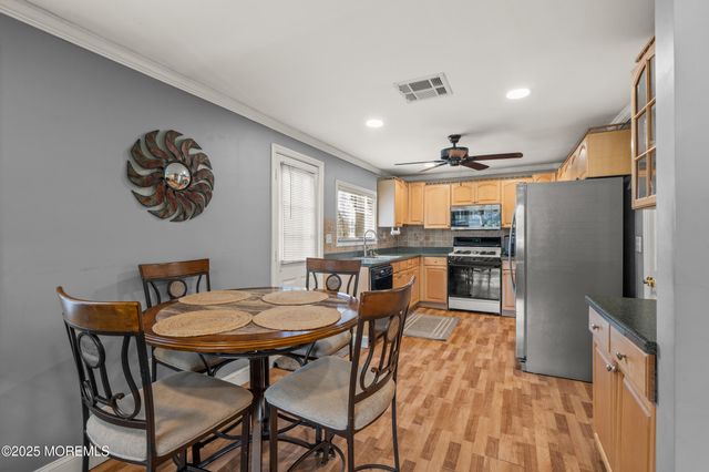 560 W Lincoln Avenue, Oakhurst, NJ 07755