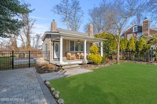 560 W Lincoln Avenue, Oakhurst, NJ 07755