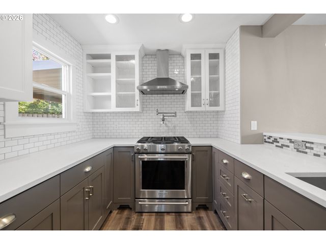 9045 Se ALDER St, Portland, OR 97216