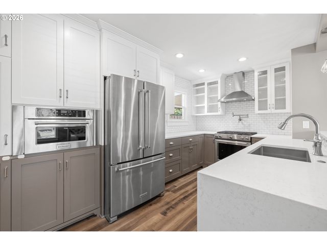 9045 Se ALDER St, Portland, OR 97216