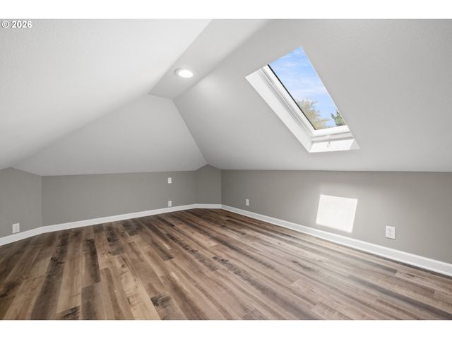 9045 Se ALDER St, Portland, OR 97216