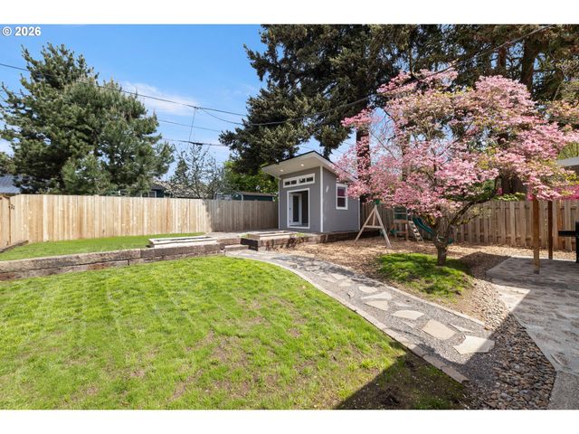 9045 Se ALDER St, Portland, OR 97216