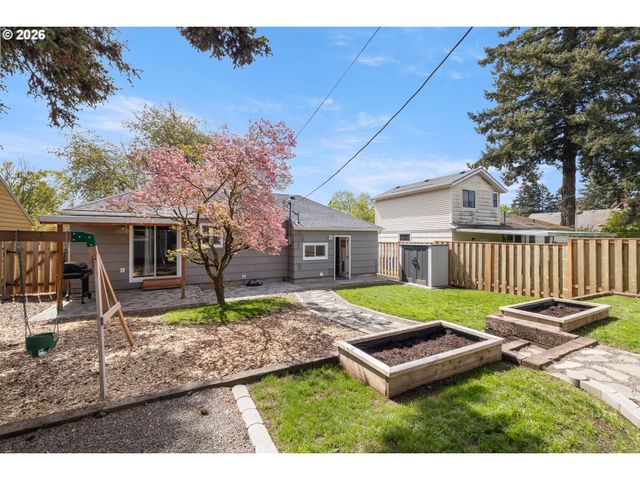 9045 Se ALDER St, Portland, OR 97216