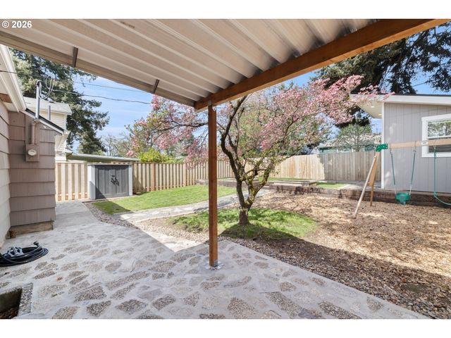 9045 Se ALDER St, Portland, OR 97216