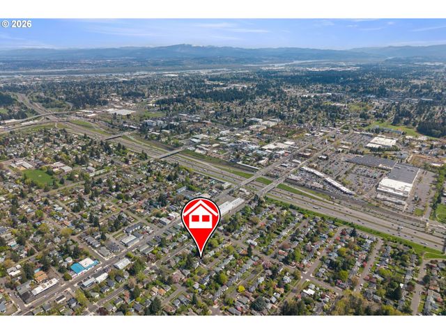 9045 Se ALDER St, Portland, OR 97216
