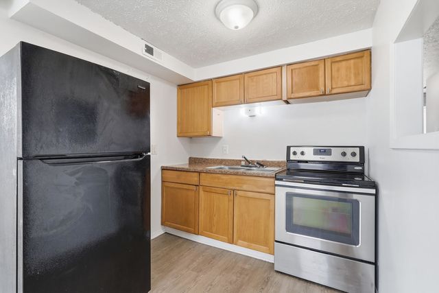 1711 W 59th Street, Davenport, IA 52806