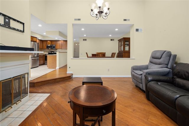 95 Nipmuc Trail B, North Providence, RI 02904