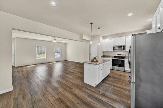 4951 Warrior DR, Salem, VA 24153