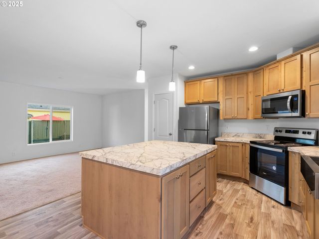 12904 Se RAMONA St, Portland, OR 97236