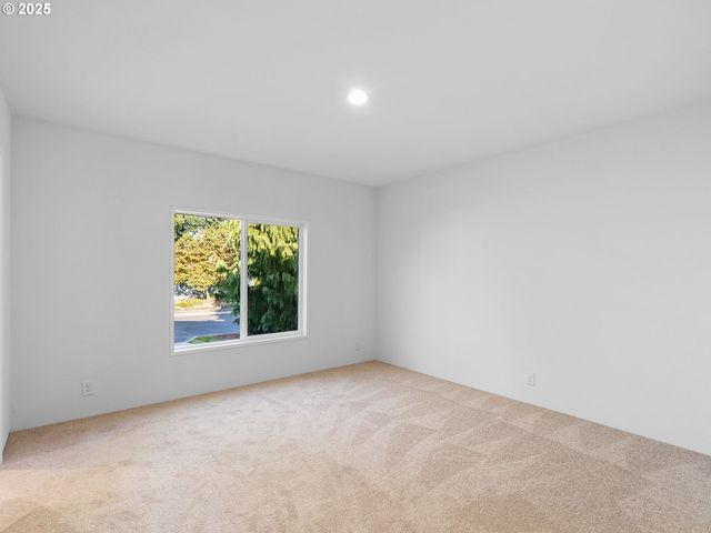 12904 Se RAMONA St, Portland, OR 97236