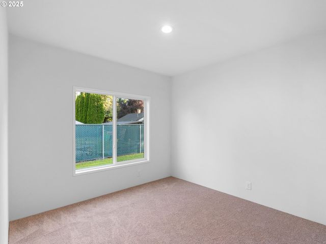 12904 Se RAMONA St, Portland, OR 97236