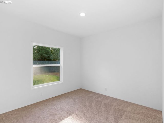 12904 Se RAMONA St, Portland, OR 97236