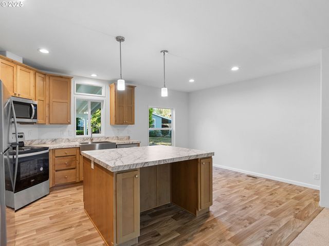 12904 Se RAMONA St, Portland, OR 97236