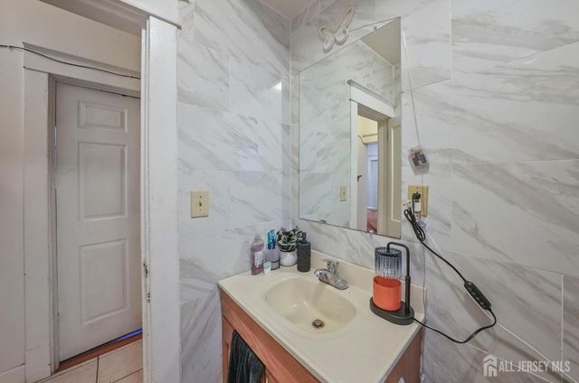 43 Robinson Street, New Brunswick, NJ 08901