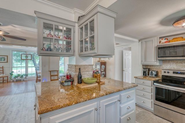 1106 N Shorewood DR, Granite Shoals, TX 78654