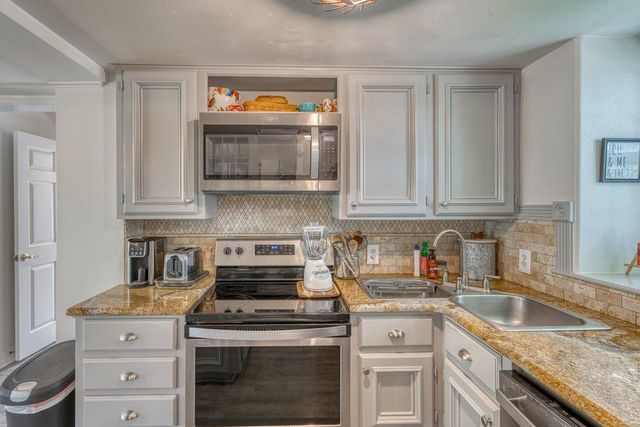 1106 N Shorewood DR, Granite Shoals, TX 78654