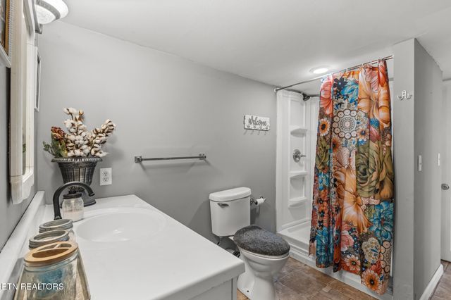 533 Long Mill Rd, Athens, TN 37303