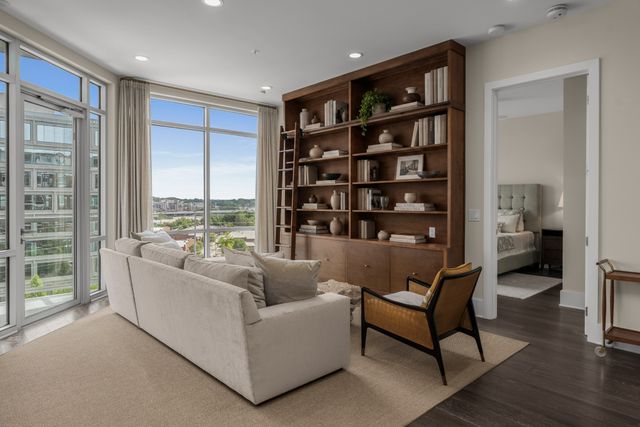 20 Rutledge St Apt 303, Nashville, TN 37210